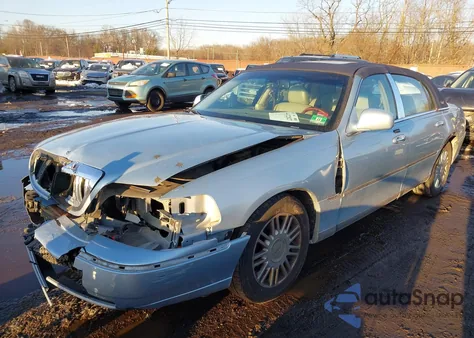 2010 Lincoln Town Car Signature Limited из США, поврежденный, VIN 2LNBL8CV1AX605844